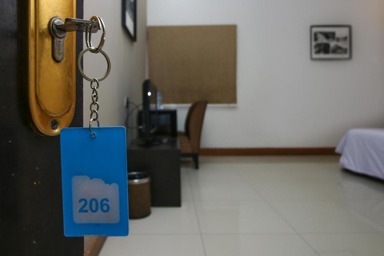 Sky Hotel Buah Batu 1 Bandung Exterior foto