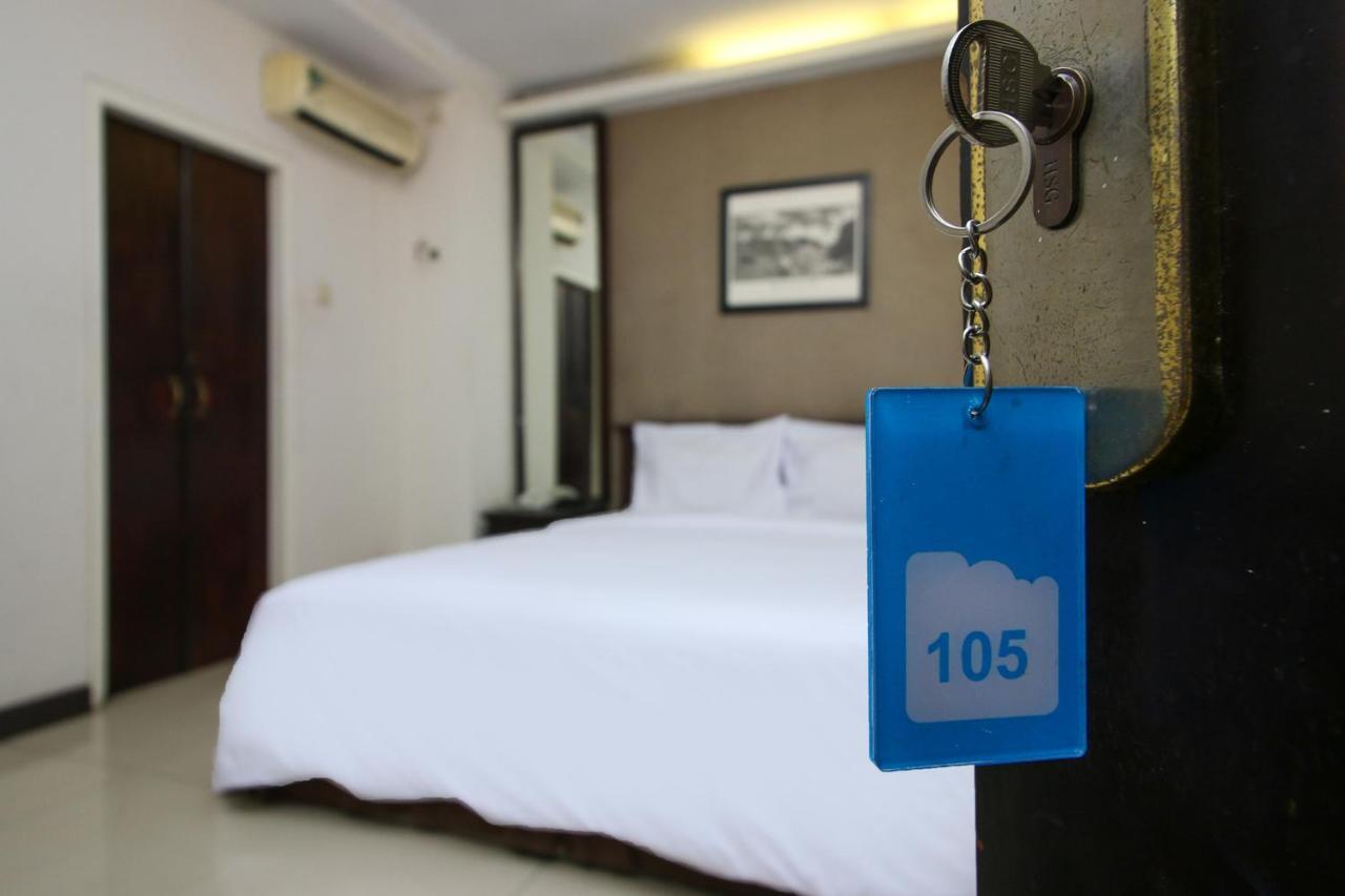 Sky Hotel Buah Batu 1 Bandung Exterior foto